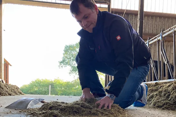 Mischen der Ration beim Schaufeltest Mischen der Ration beim Schaufeltest