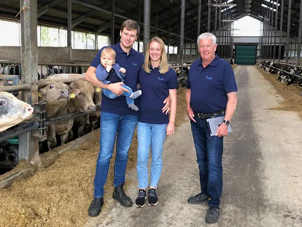 Betriebsleiterfamilie Hagen mit Johannes Röttgers Betriebsleiterfamilie Hagen mit Johannes Röttgers